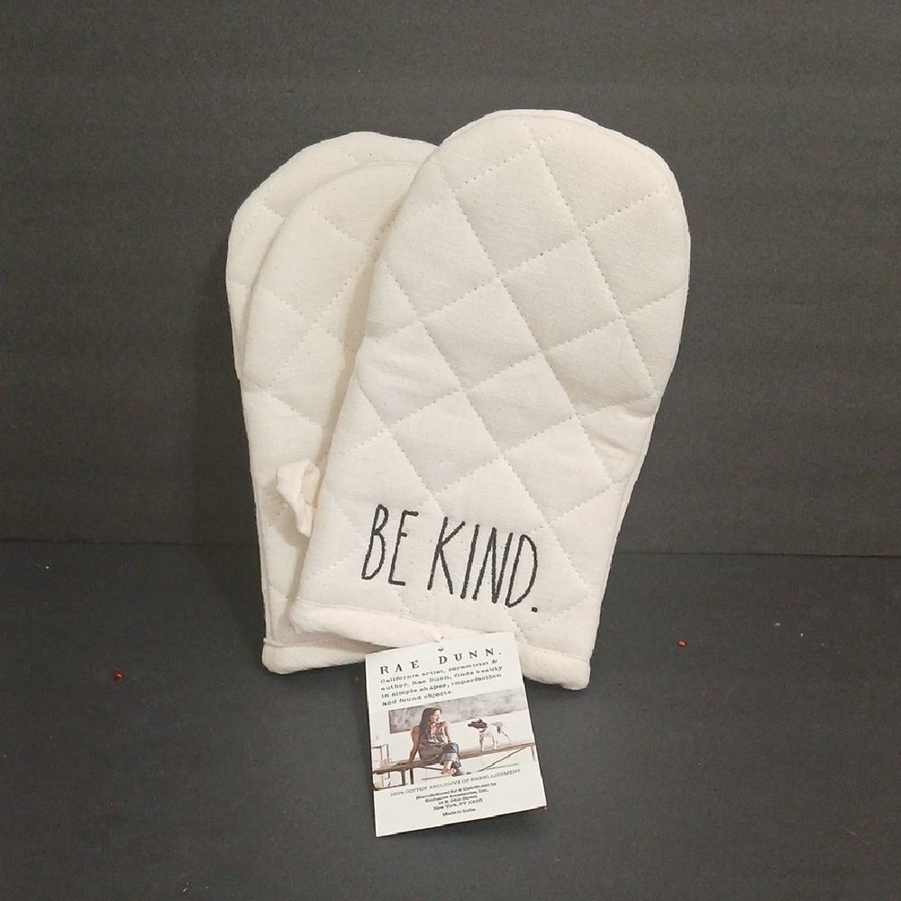Rae Dunn White Lt. Beige BE KIND Quilted Oven Mini Mitts 5" X 8" New